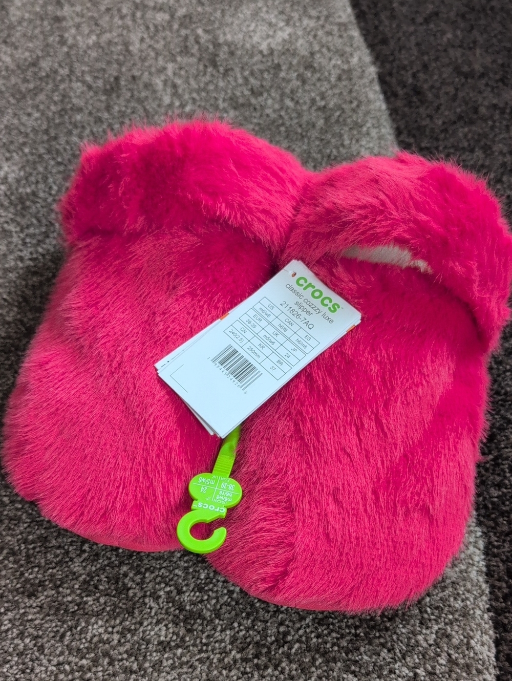 NEW Crocs Classic Cozzzy Luxe Slipper